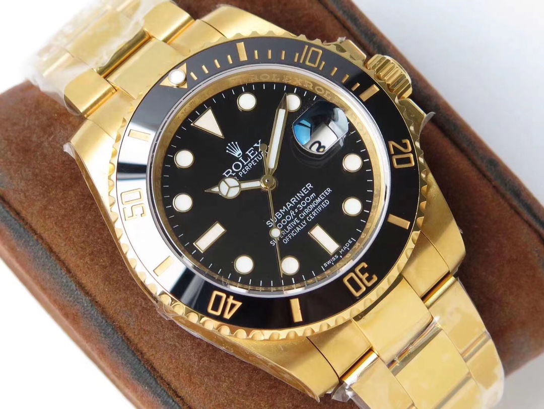 Rolex Submariner gold-packed full range!