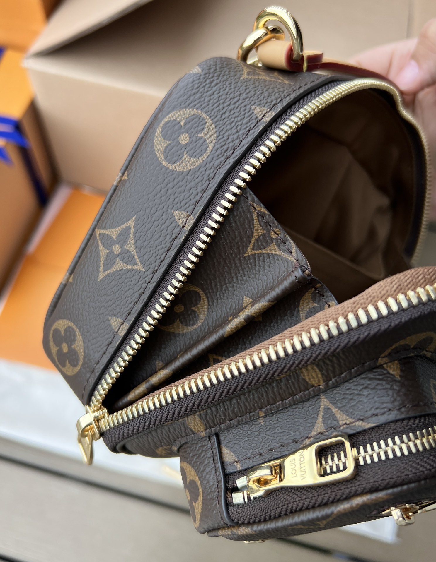LV165011 bag