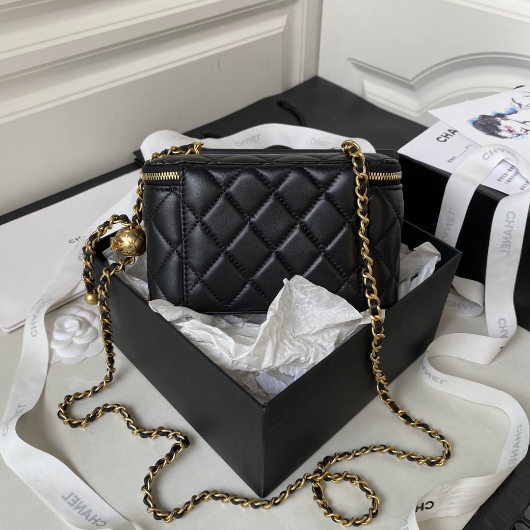Chanel AP2303 bag