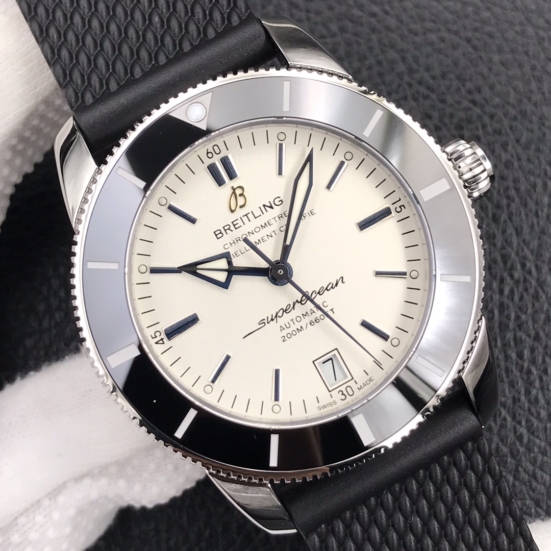 Breitling family - the Super Ocean Culture II 42mm watch