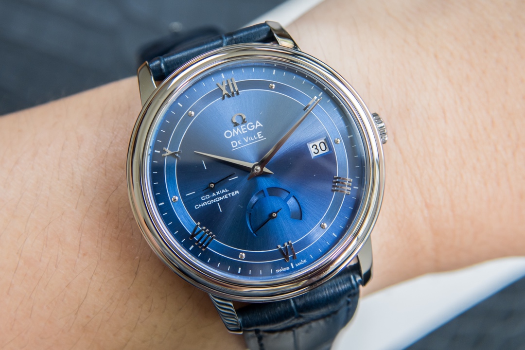 Omega Kinetic Die Fei is equipped with 2824