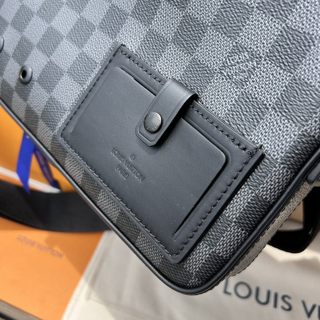 LV164463 men's bag