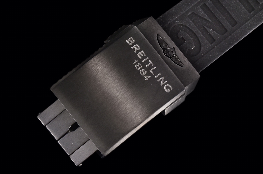 Breitling Ultimate Chronograph (Chronomat 44 Raven)