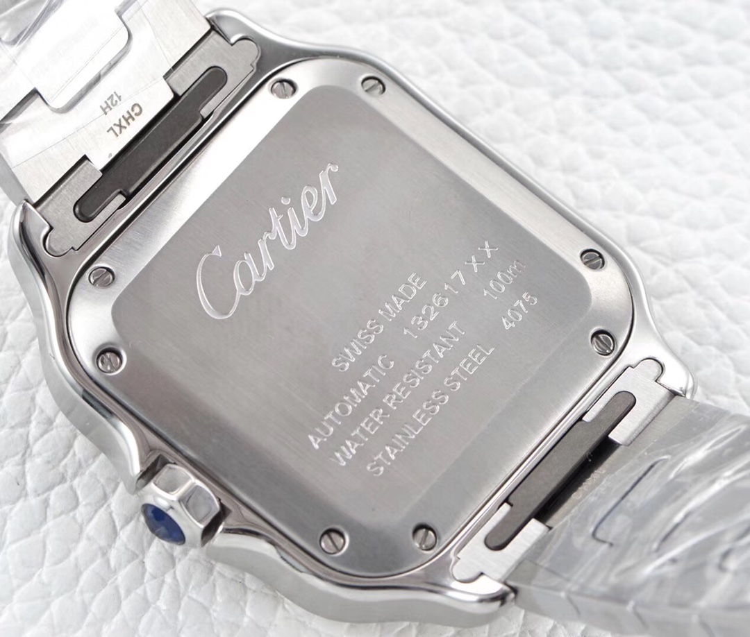 Cartier's new Santos case: 316 material dial