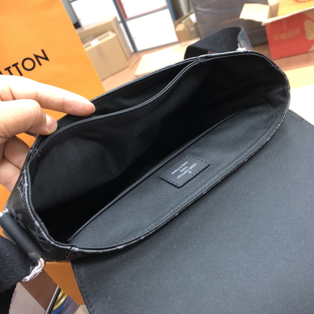 LV164515 men's satchel