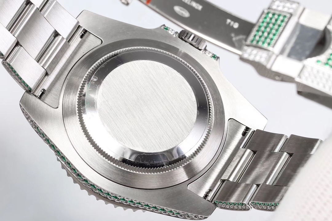 The new Rolex Submariner series full diamond customized version