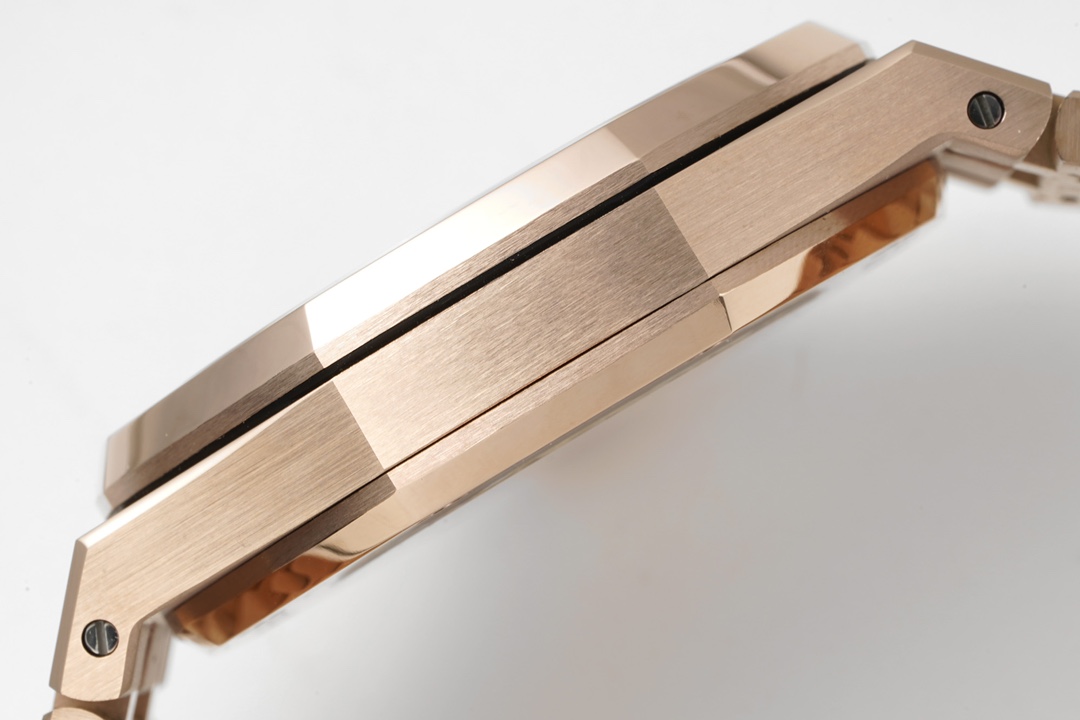 Audemars Piguet Royal Oak 15400V2