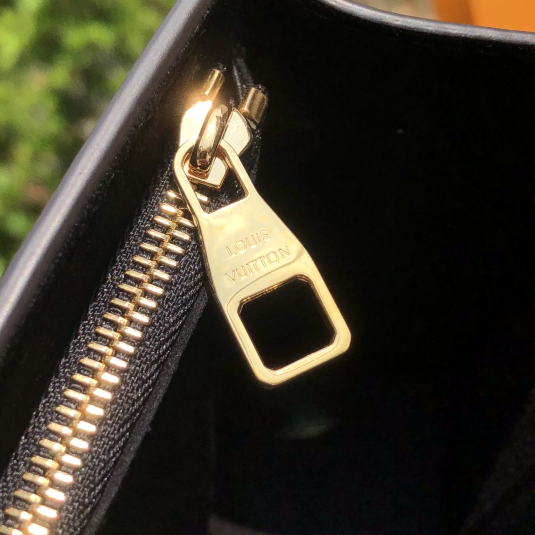 LV164609 bag