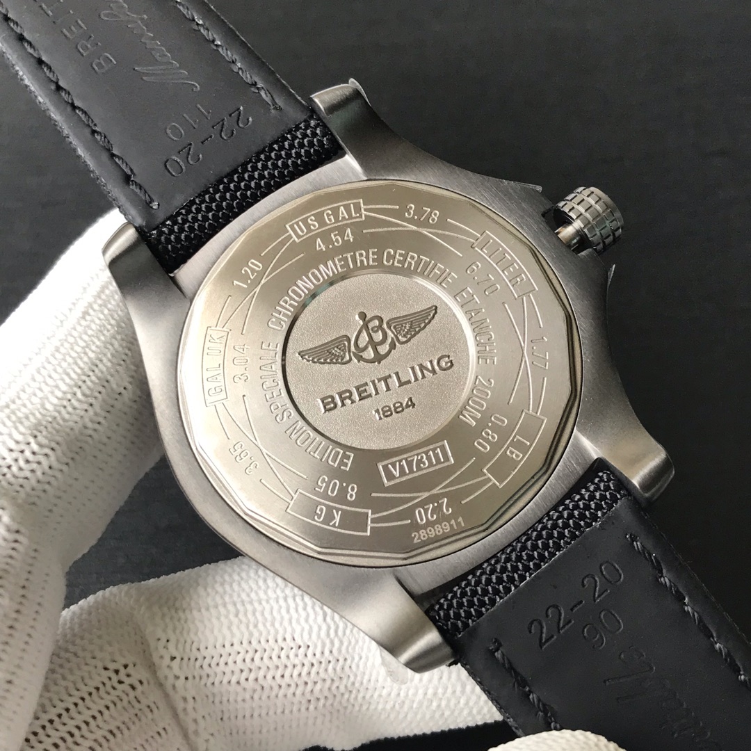 Breitling Avenger Blackbird🐧set with black diamonds original titanium case