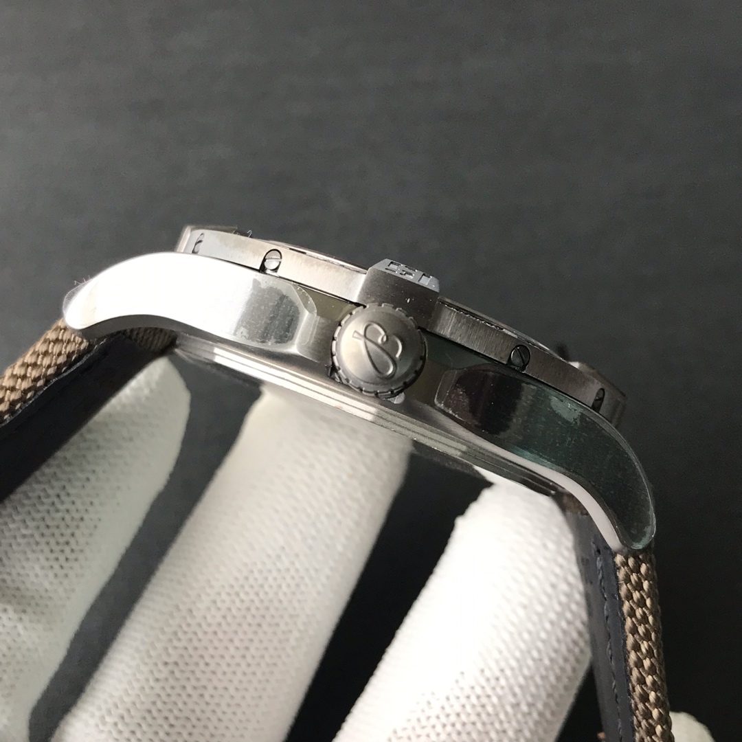 Breitling Avenger Blackbird🐧set with black diamonds original titanium case