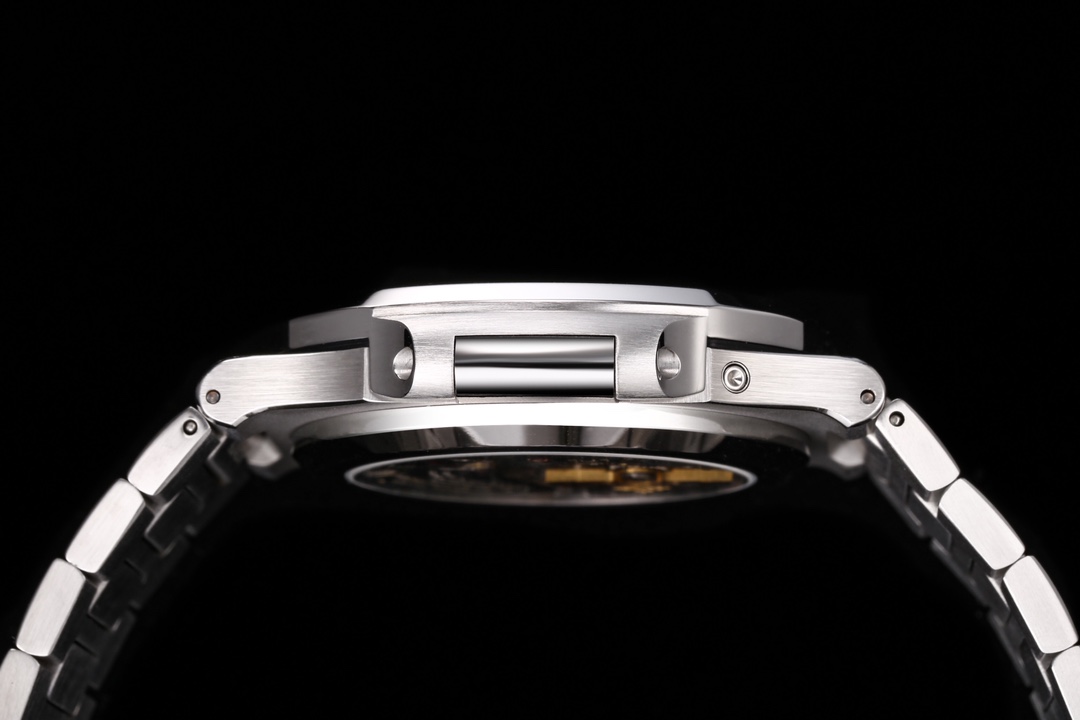 Patek Philippe Nautilus 5712/1A-001 multi-function watch