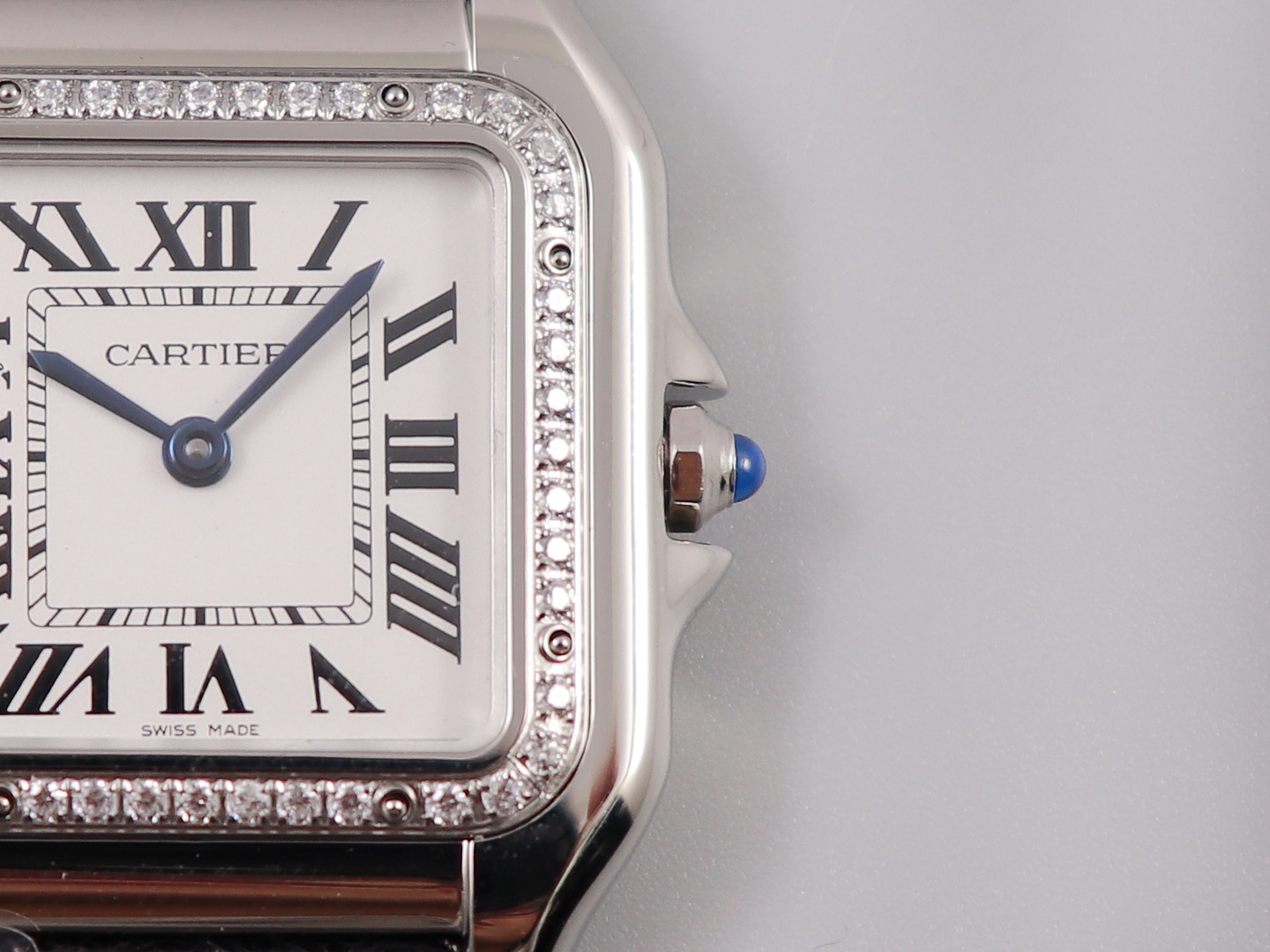 Cartier cheetah watch size: 27 x 37 mm, 22*30 mm