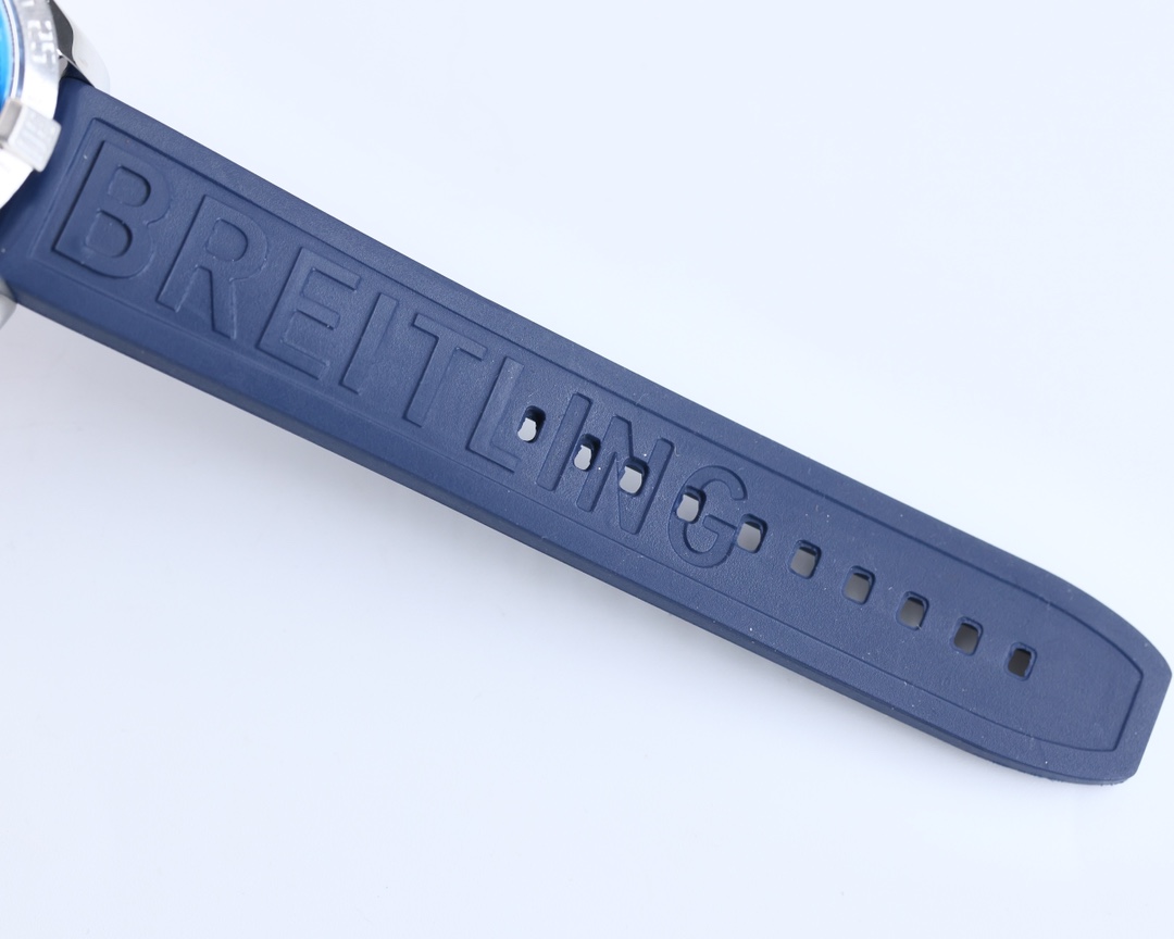 Breitling Avenger Chronograph 43