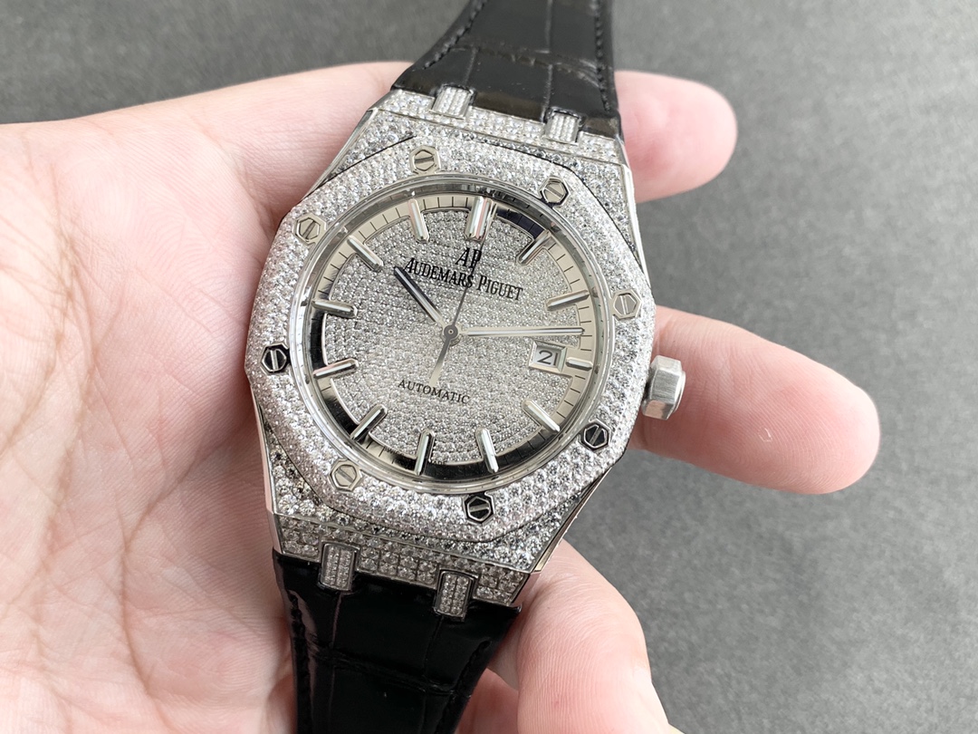 Audemars Piguet Royal Oak series 15402OR.ZZ.D003CR.01 Gypsophila watch