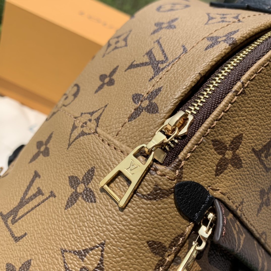 LV164219 travel bag