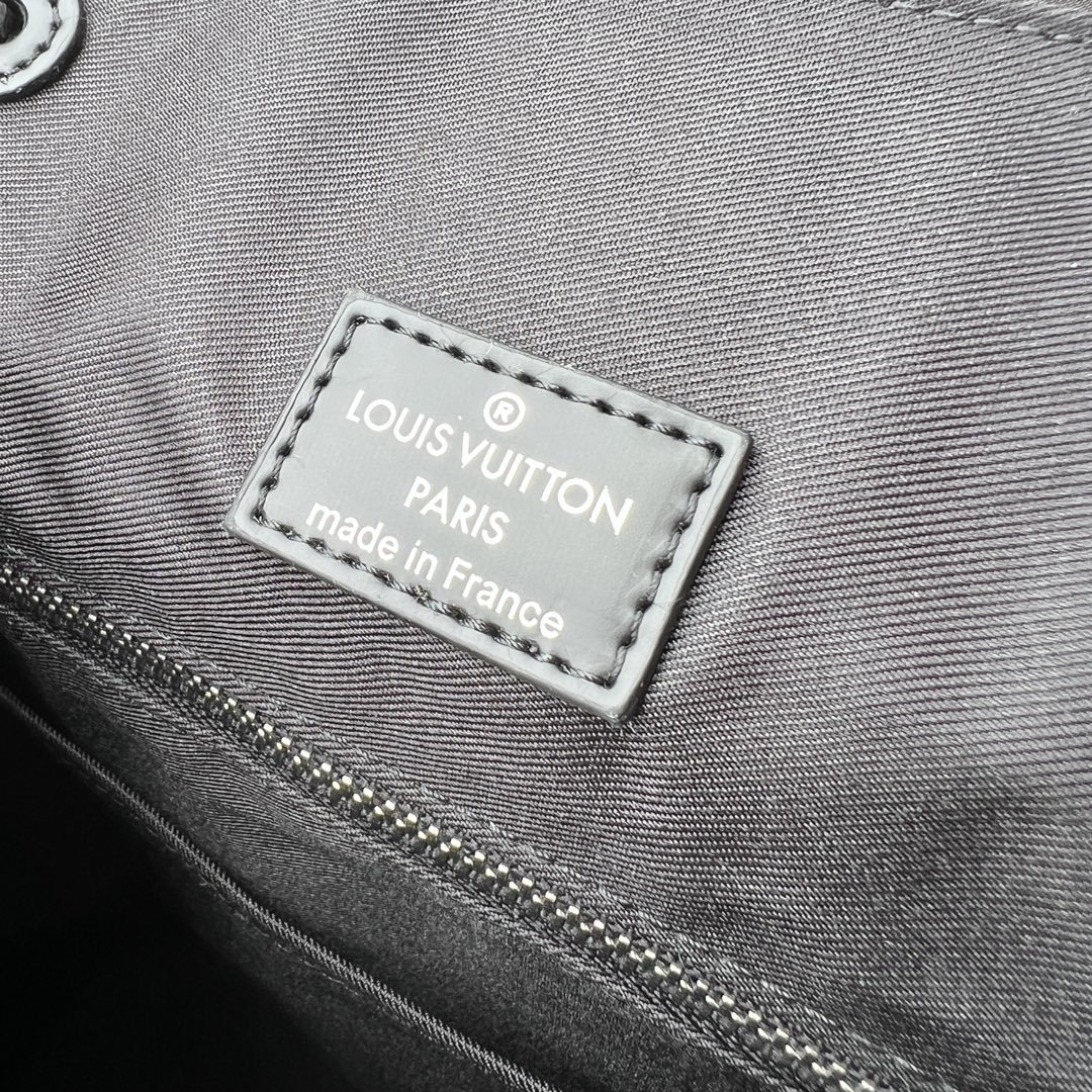LV164236 travel bag