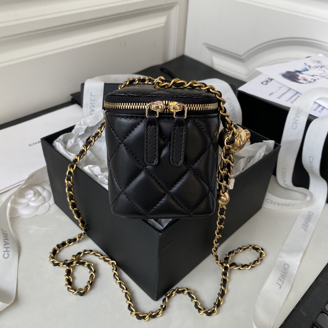 Chanel AP2303 bag