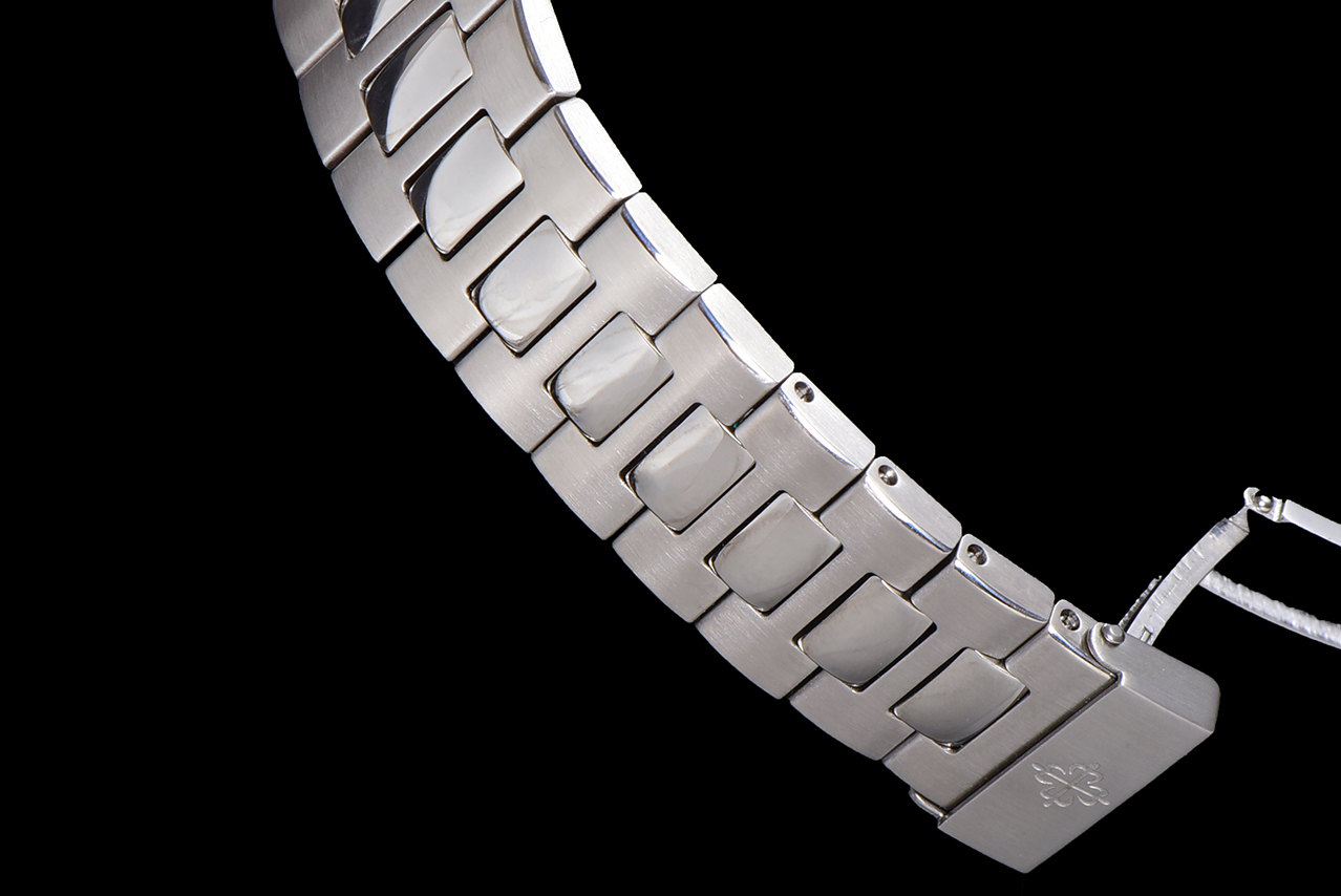 Patek Philippe 5740/1G-001 - the ultra-complex multi-functional Nautilus complex watch