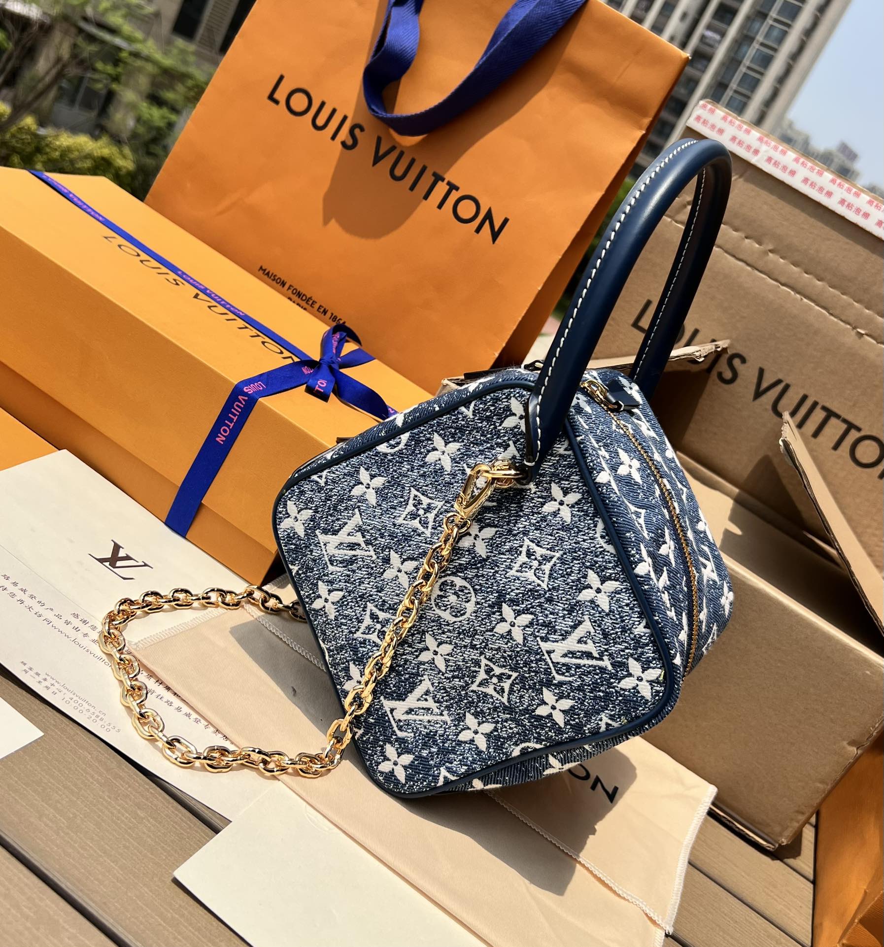 LV164885 denim bag