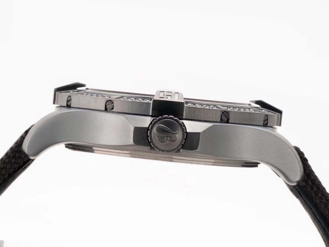 Breitling Avenger Blackbird V2 upgraded version with