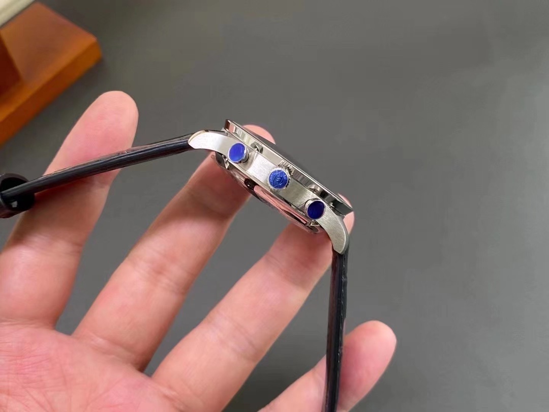 Green Surface IWC Portugal Series Transparent Bottom   style