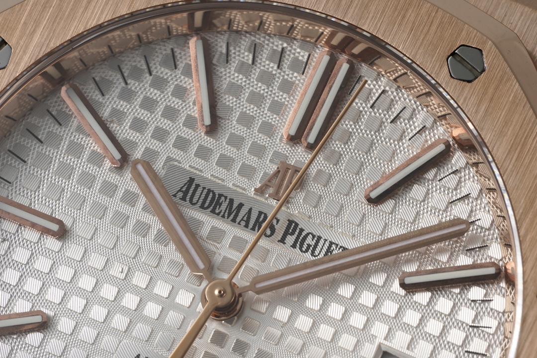 Audemars Piguet Royal Oak 15400V2