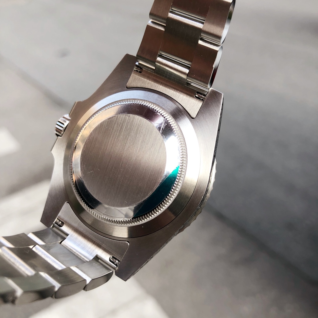 Combining Rolex’s classic water ghost with hand-carved gold craftsmanship