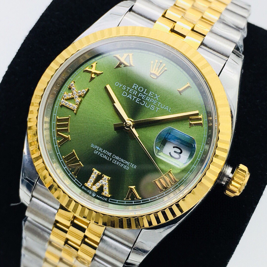 Rolex's original molded 3235 automatic mechanical movement Datejust series 126233