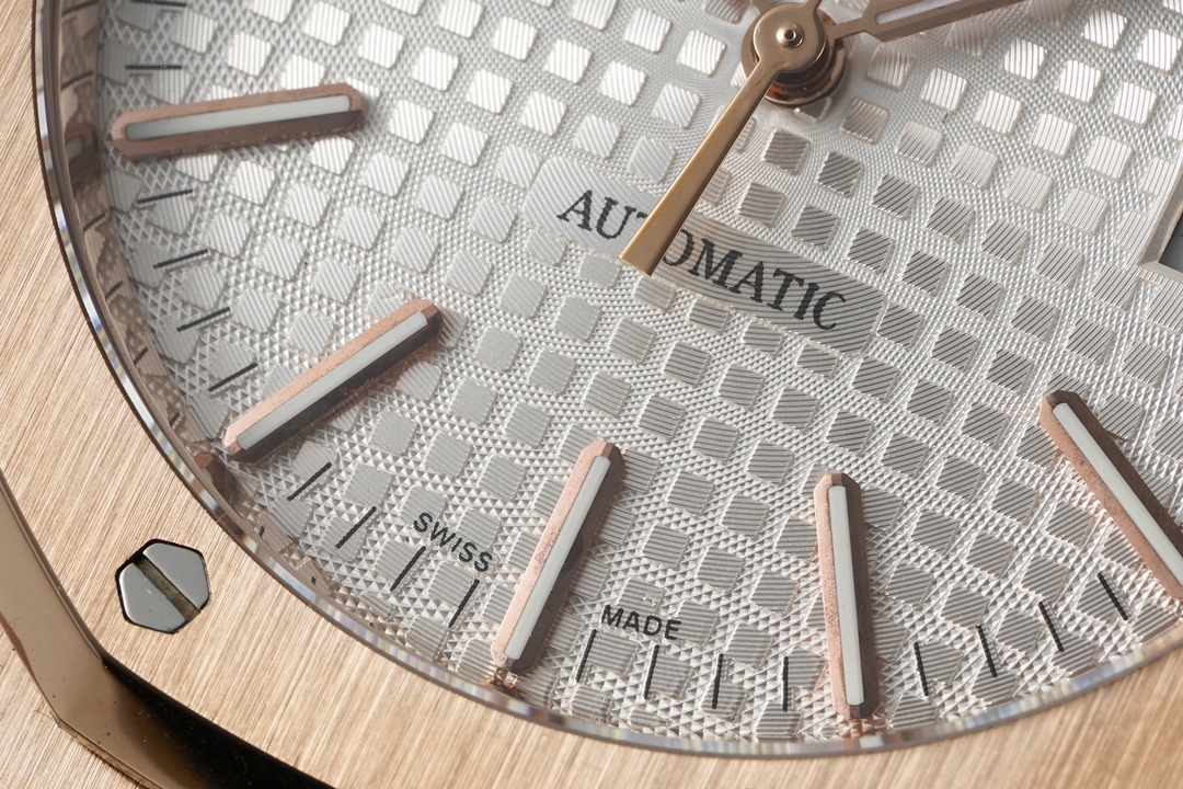 Audemars Piguet Royal Oak 15400V2