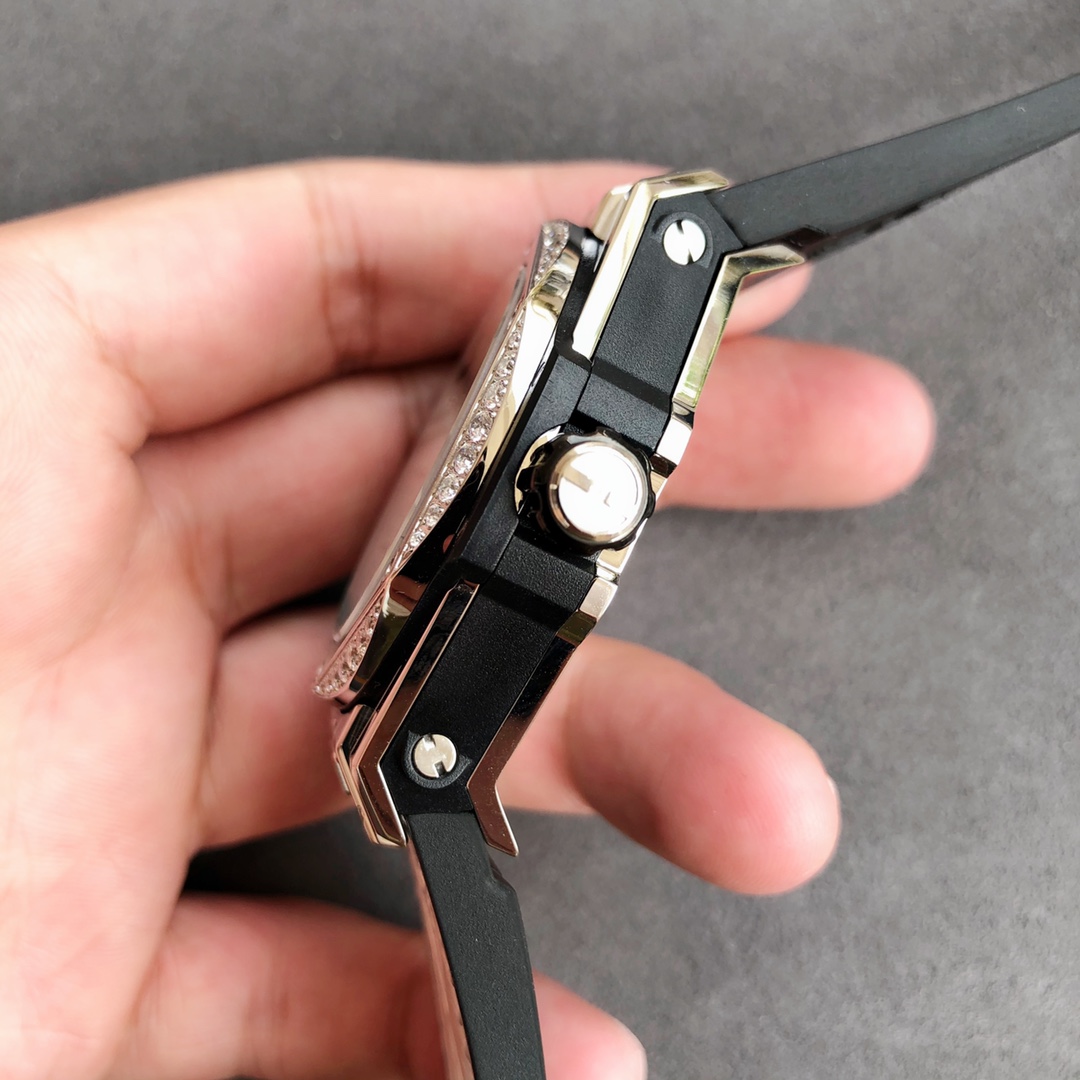 Hublot BIG BANG series 415.NX.1112.VR.MXM16 watch