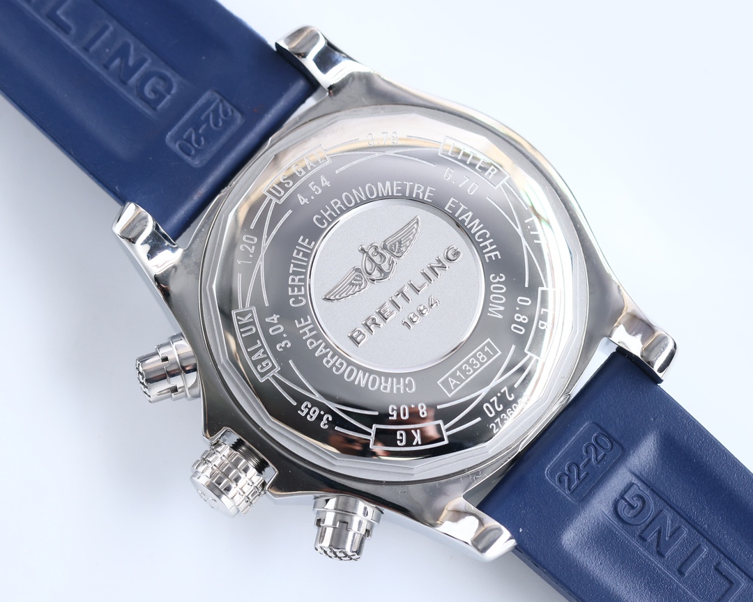 Breitling Avenger Chronograph 43