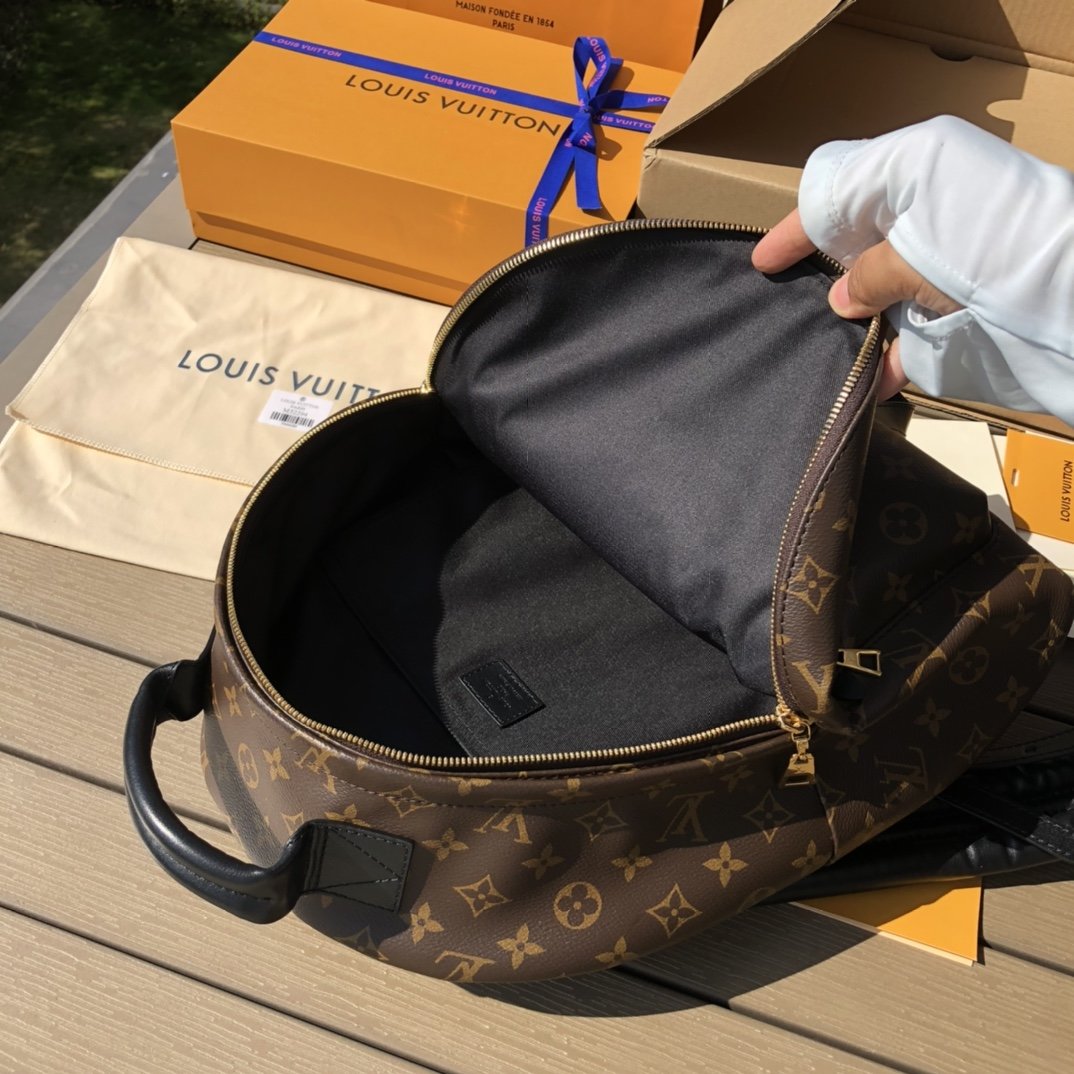 LV164219 travel bag