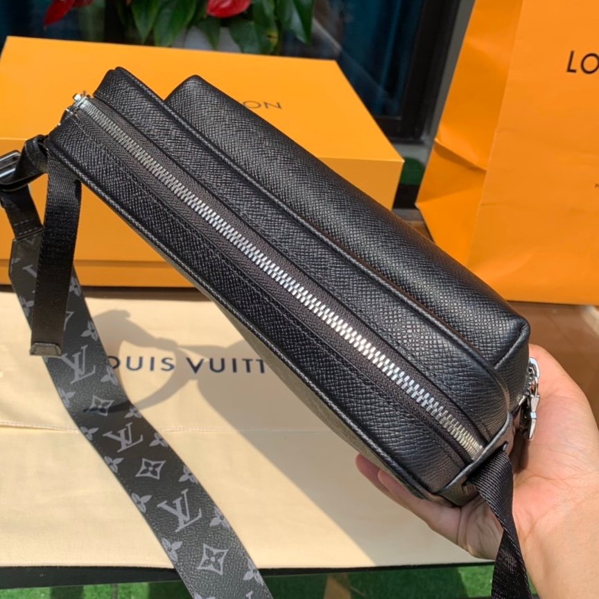 LV164351 men's bag