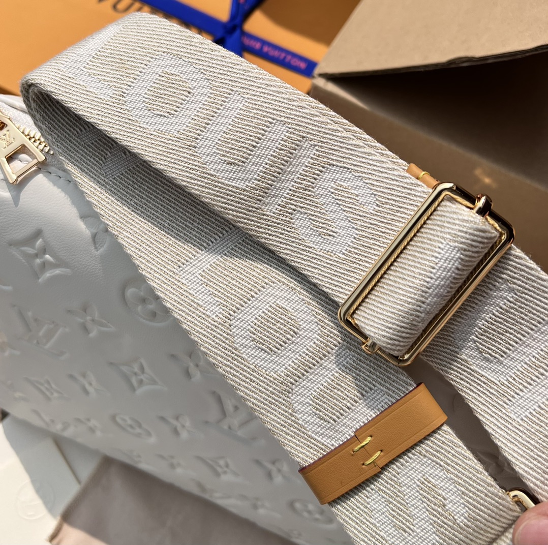 LV164867 denim bag