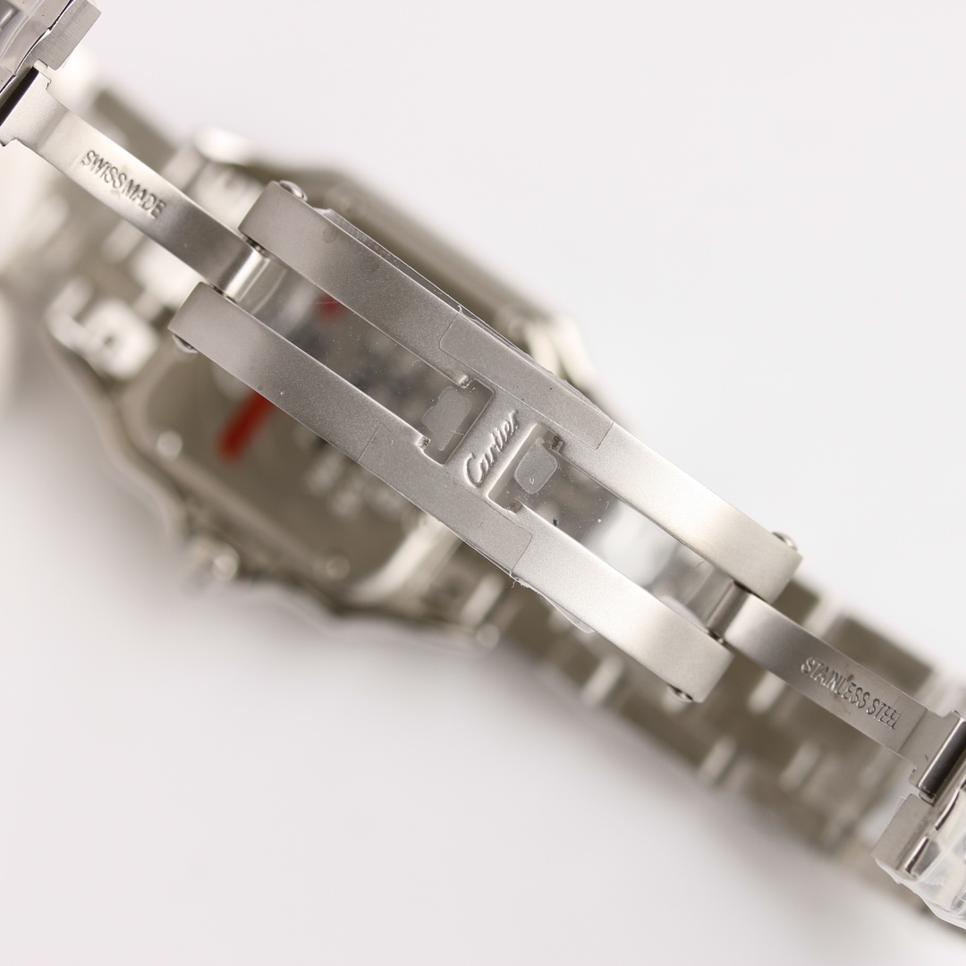 Cartier cheetah Panthère de Cartier.