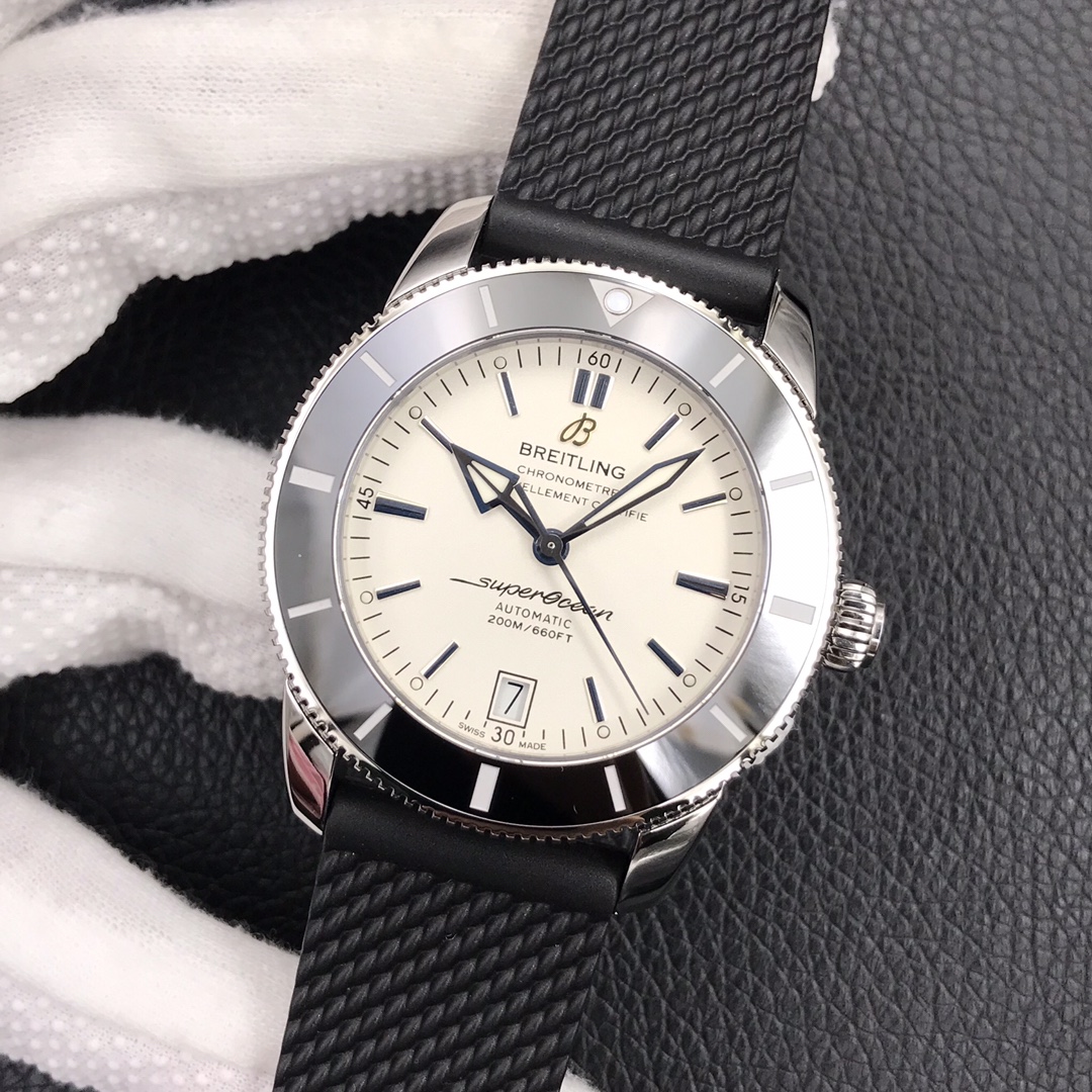 Breitling family - the Super Ocean Culture II 42mm watch