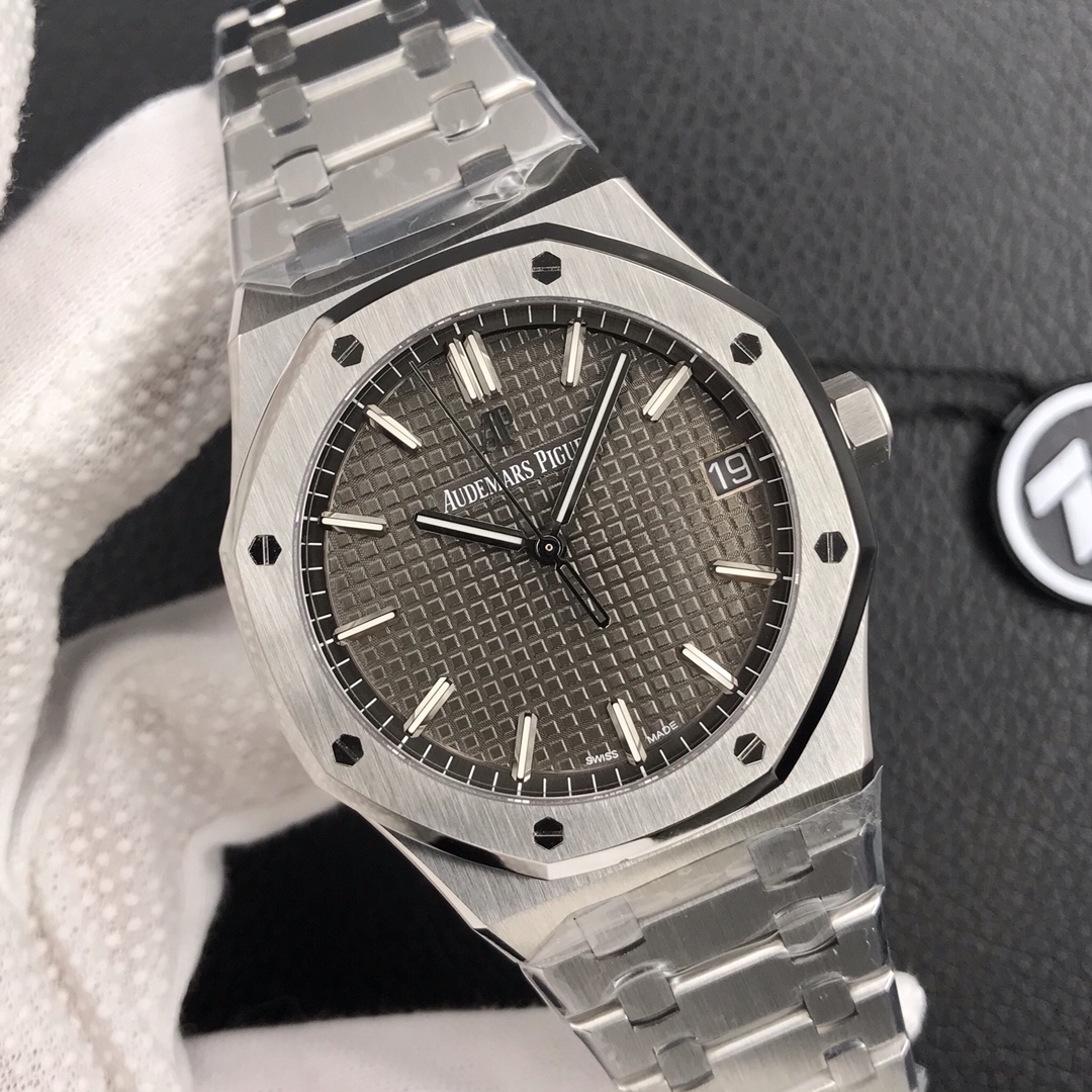 Audemars Piguet Royal Oak 15500V2 version