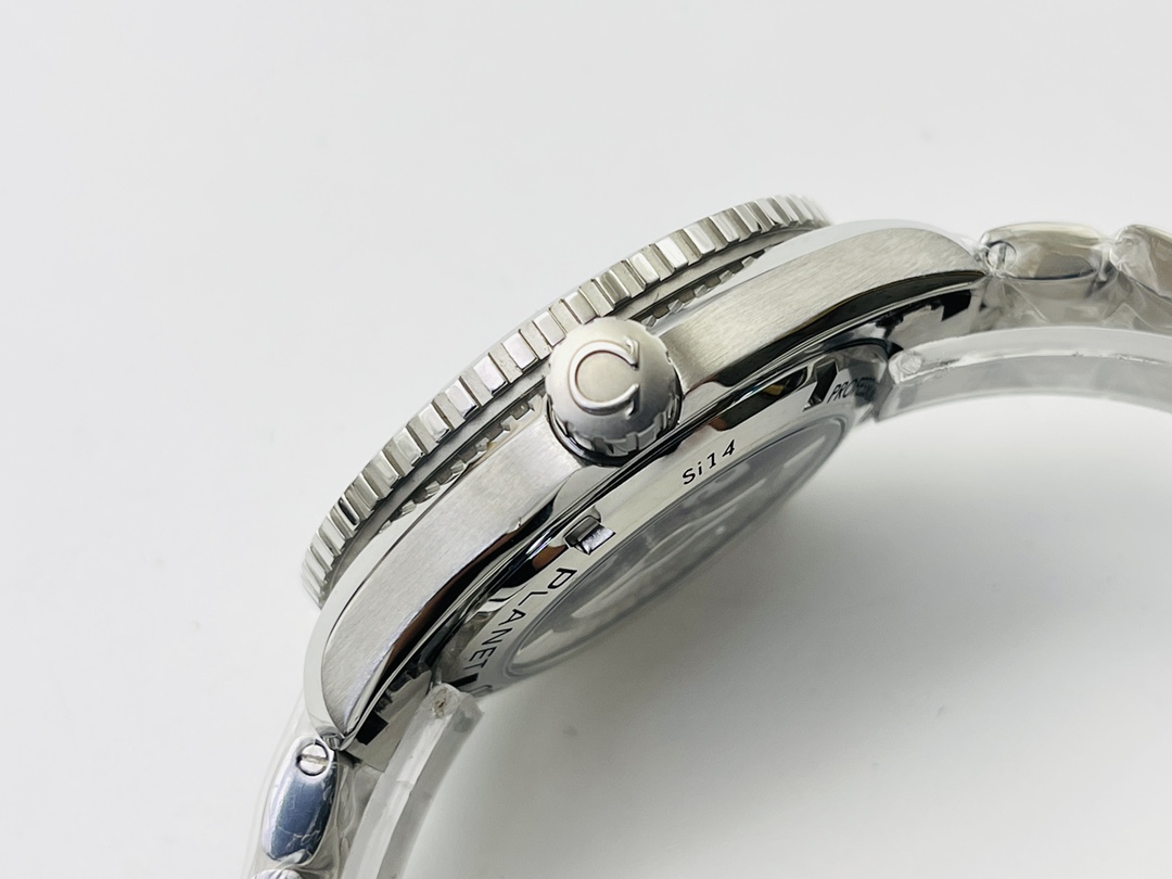 Omega Omega Seamaster Series 600-meter Diving Men's Watch!