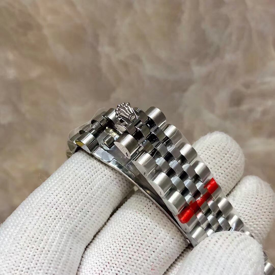 Rolex Women's Datejust 31MM Datejust Watch!