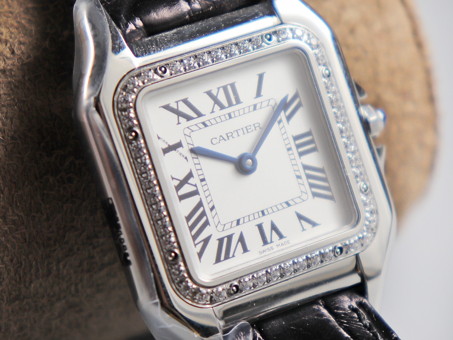 Cartier cheetah watch size: 27 x 37 mm, 22*30 mm