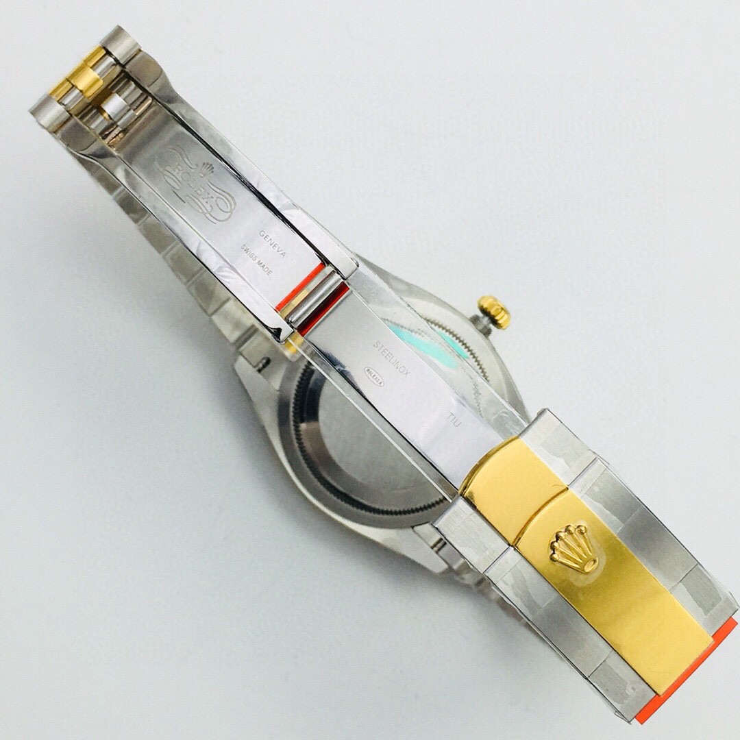 Rolex's original molded 3235 automatic mechanical movement Datejust series 126233