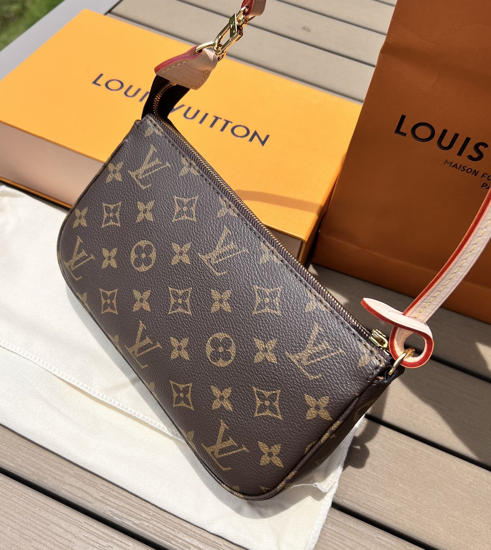 LV163806 bag