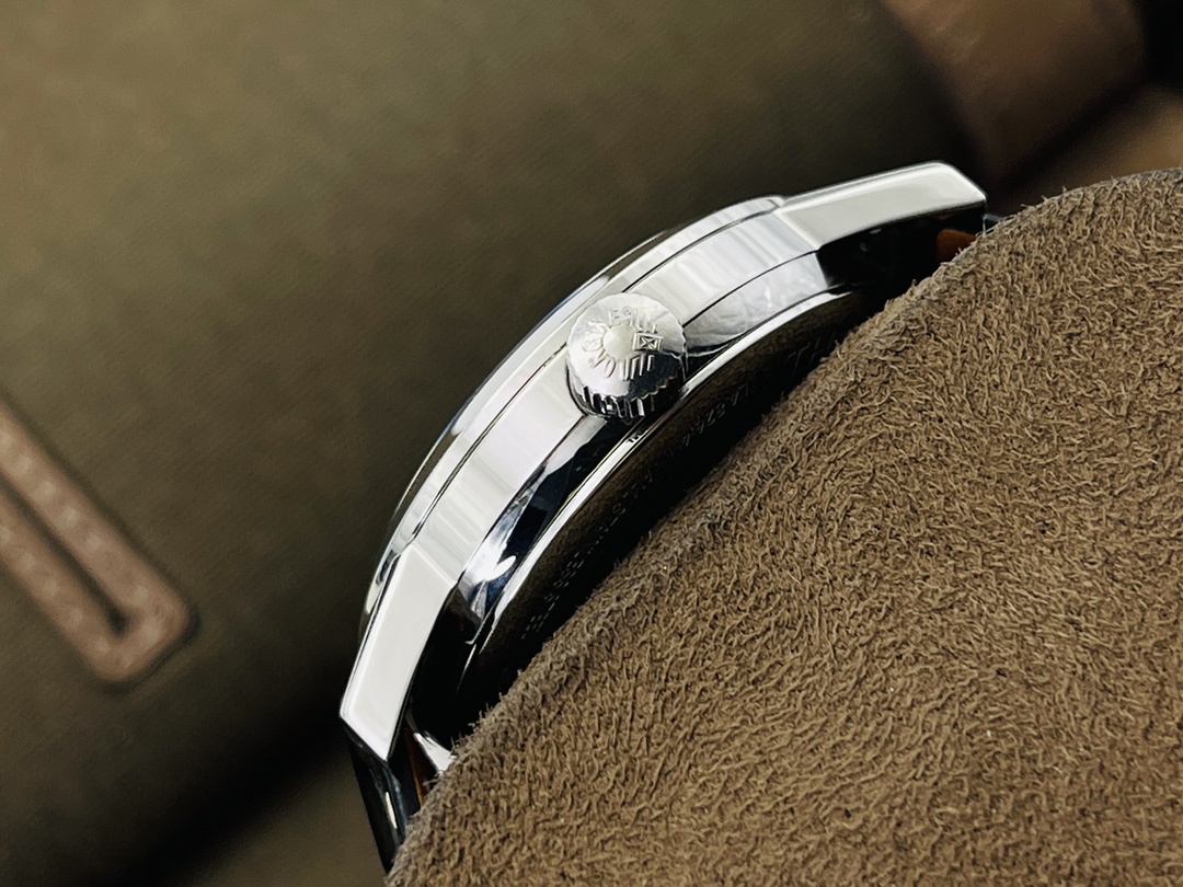 Longi*nes classic watchmaking traditional series 1832 model: L4.825.4.92.2