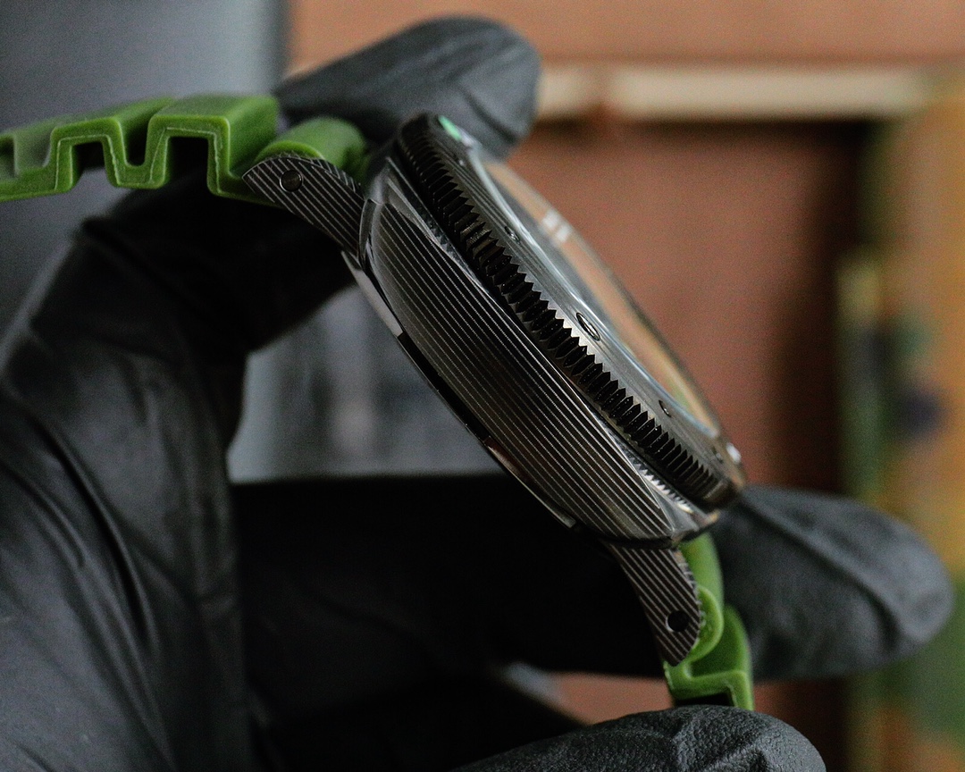 Panerai's new SUBMERSIBLE BMG-TECH™ ─ 47 mm sn