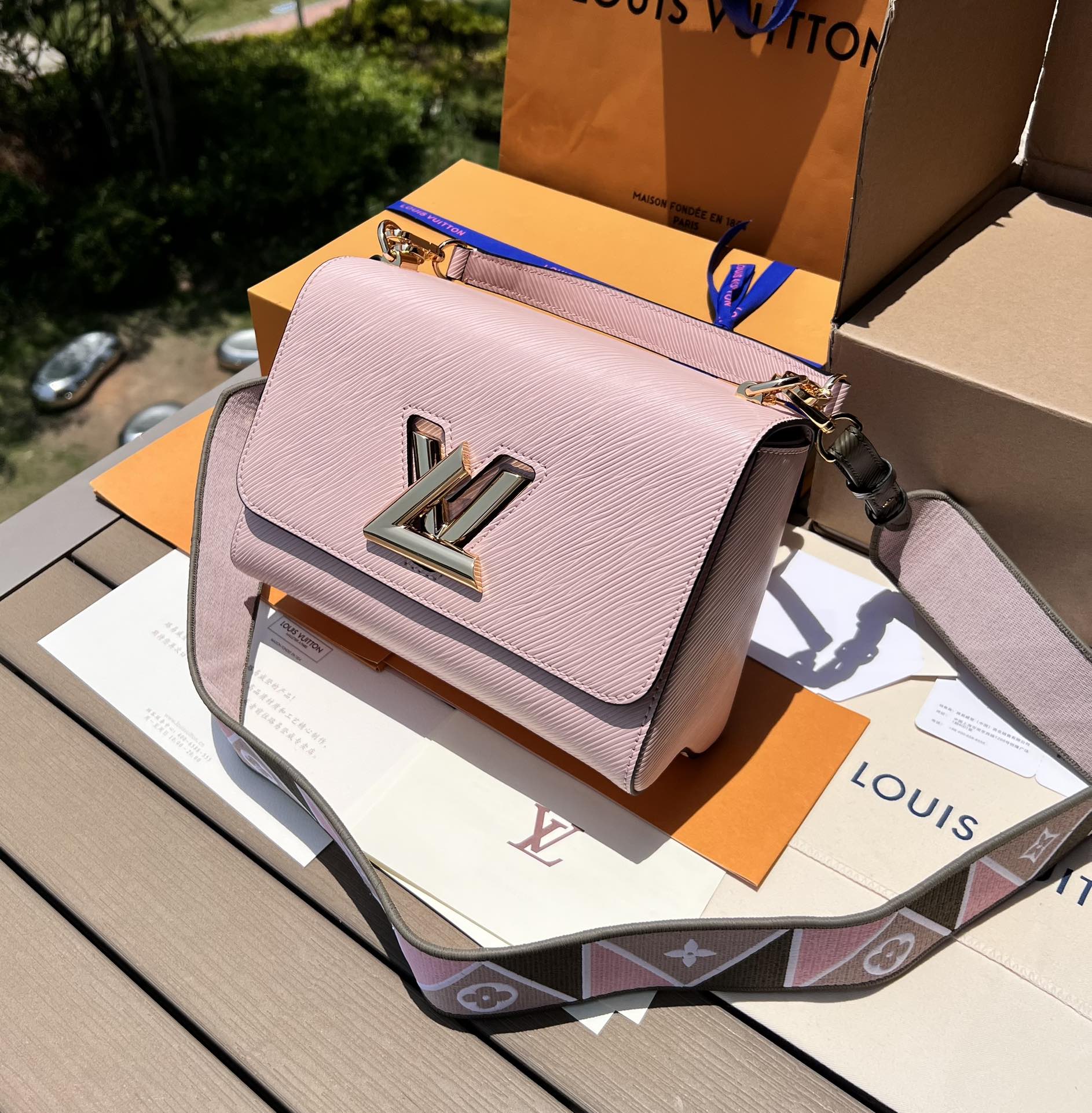 LV164914 bag