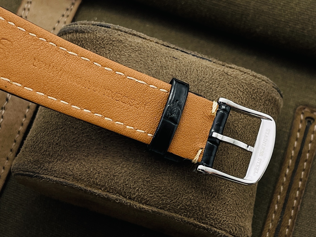 Longi*nes classic watchmaking traditional series 1832 model: L4.825.4.92.2