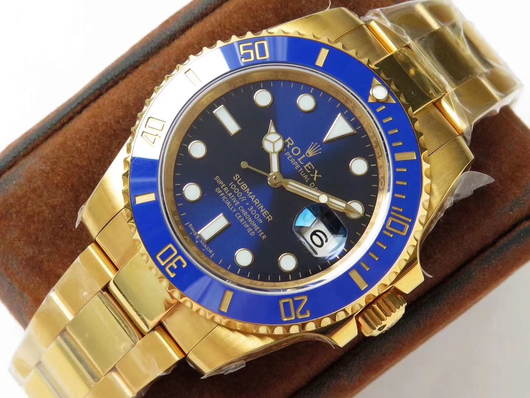 Rolex Submariner gold-packed full range!