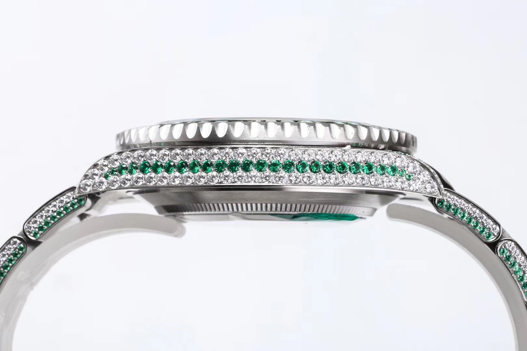 The new Rolex Submariner series full diamond customized version