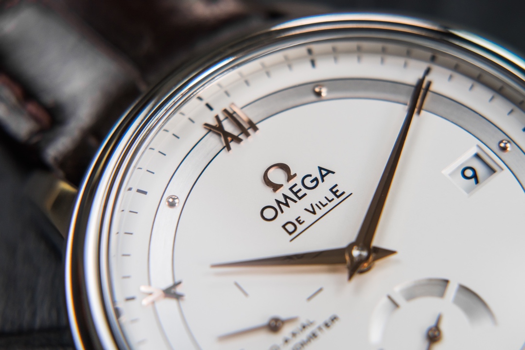 Omega Kinetic Die Fei is equipped with 2824