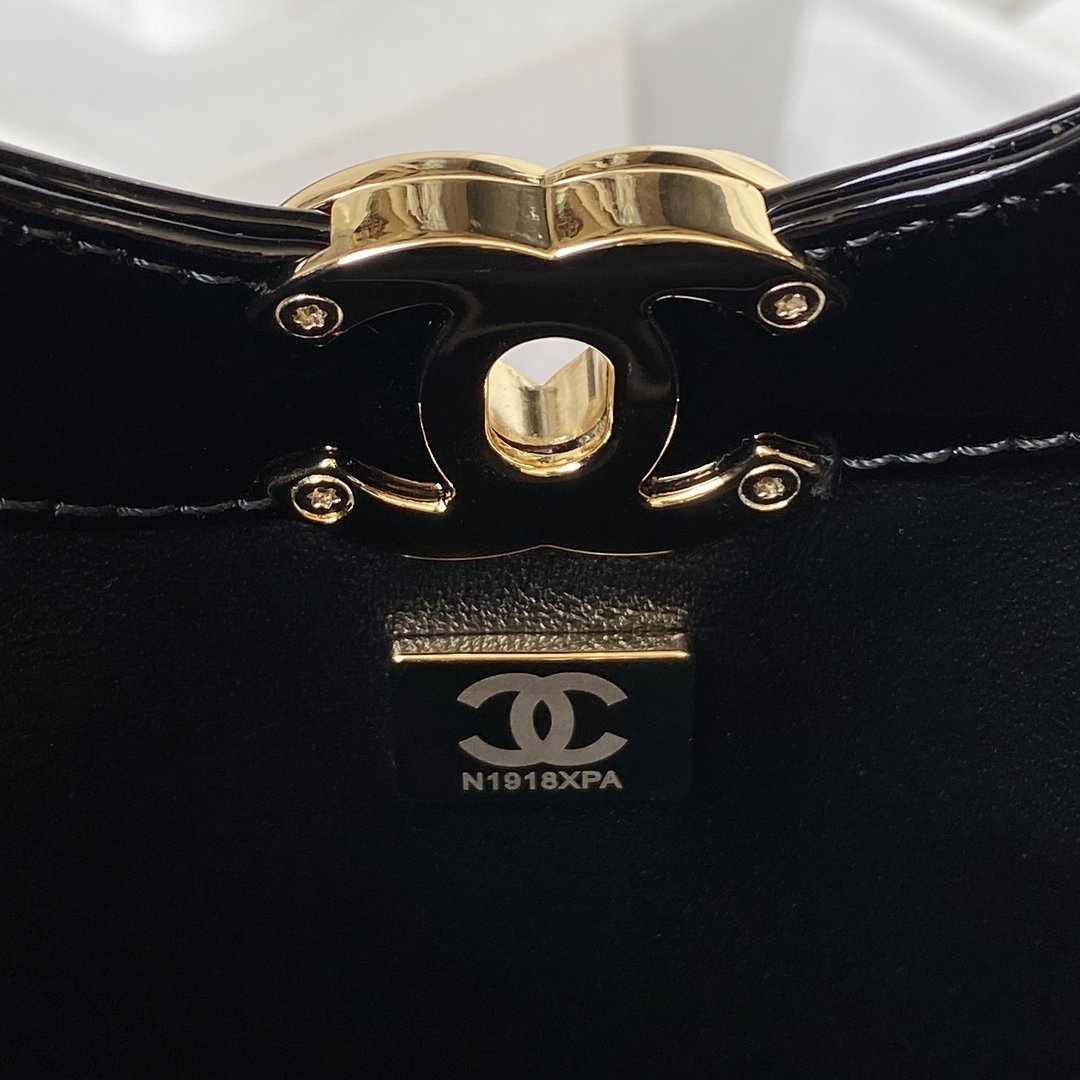 Chanel AS4133 bag